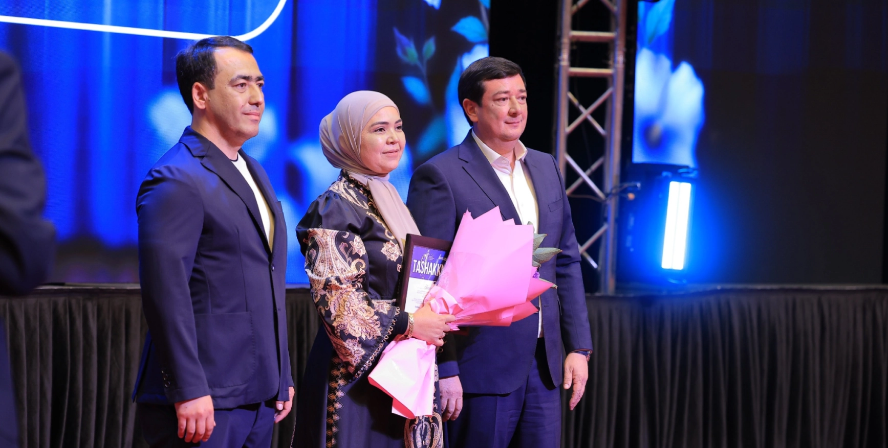 APEX BANK Tashkent International University professor-o‘qituvchilarini tabrikladi